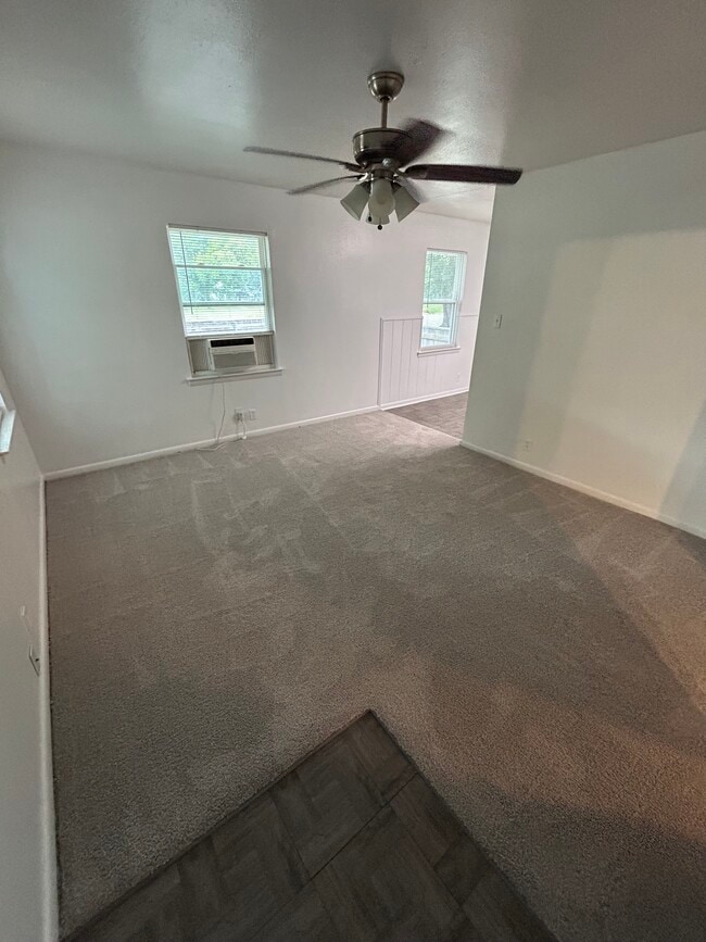 Photo - 708 Sunny Ln