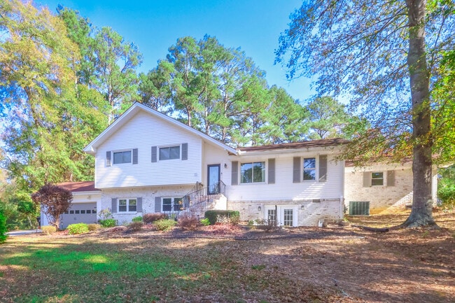 225 Willow Lake Ln