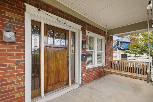 1106 Lawrence Ave