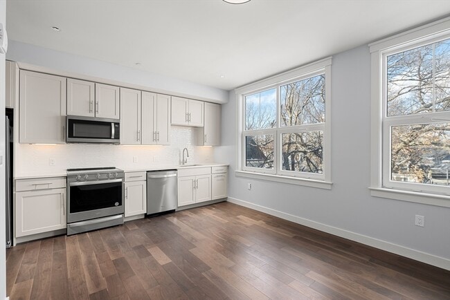 Building Photo - 136 Babcock St Unit 305