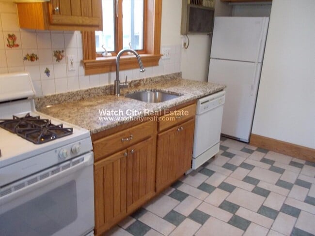 Building Photo - 92 Lowell St Unit 1