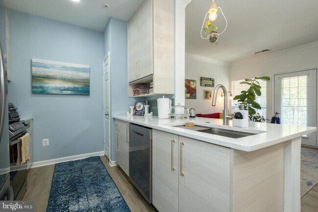 Photo - 4870 Eisenhower Ave Unit 201