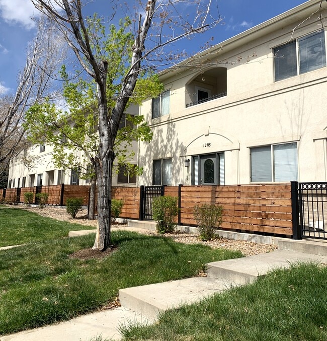 Building Photo - 1208 8th St Rental