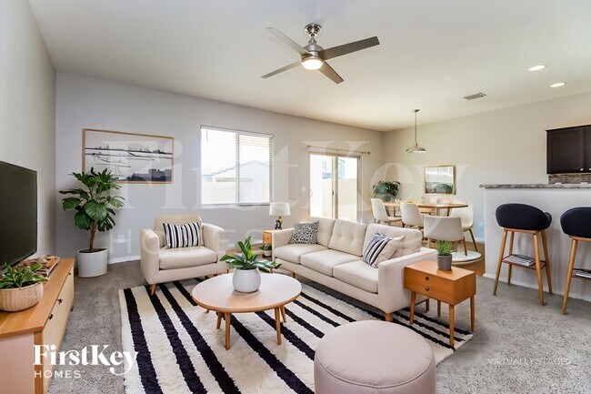 Photo - 38137 La Paz St