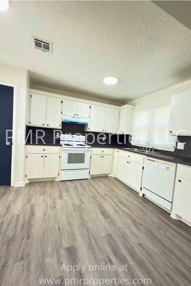 Photo - 3 Bedrooms / 1.5 Bathrooms House
