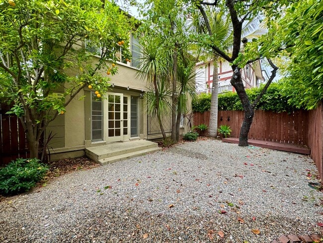 Building Photo - Charming Large 1 Bed with a Huge Private Patio Unit 815 N Croft Ave ACTIVE