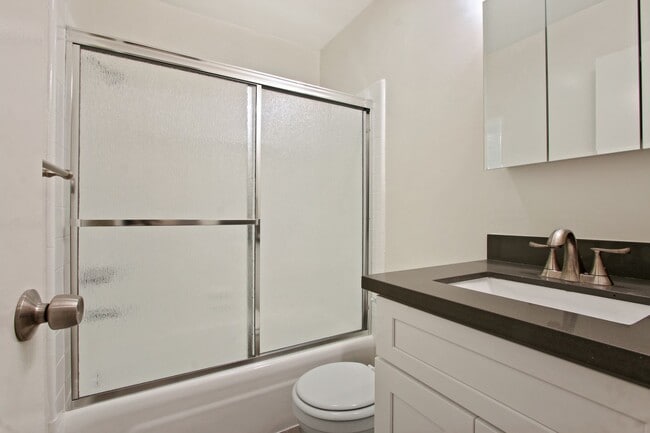 Photo - 848 7th St Unit 4