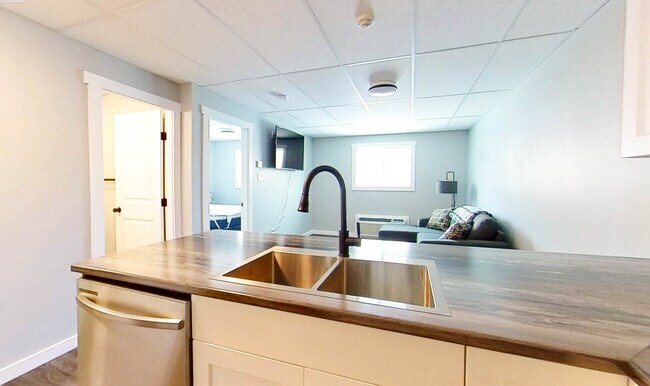 5021 49th Ave NE Unité 1 - Furnished