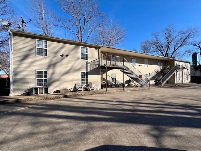 Building Photo - 405 Sisters Ave Unit 202 Rental
