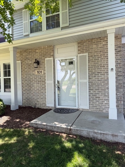 Photo - 101 S Oakhurst Dr