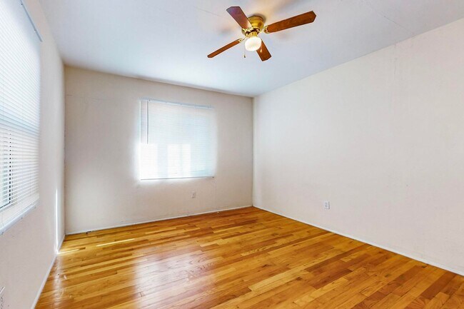 Photo - 327 Jefferson St NE Unit Main House