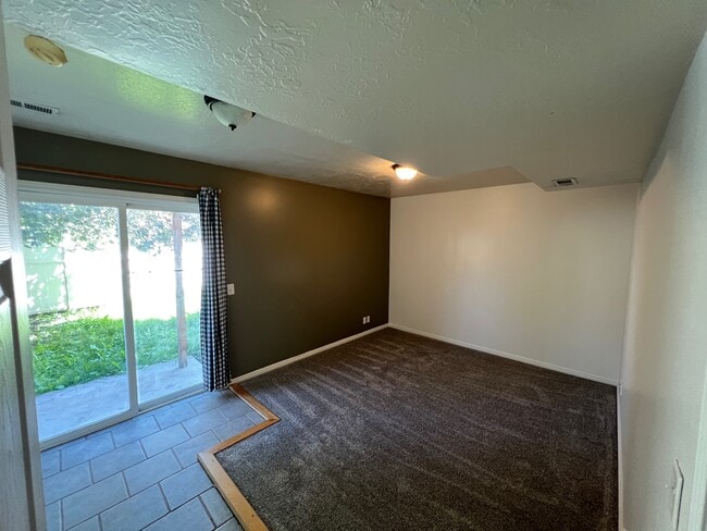 Photo - 452 Argyll Ct