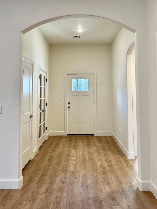 Photo - 127 Willow Grv Ln