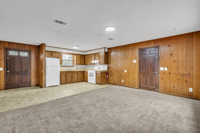 Photo - 155 W Thomas Dr