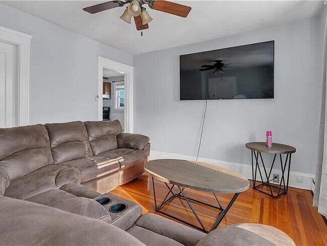Photo - 112 Brewster St