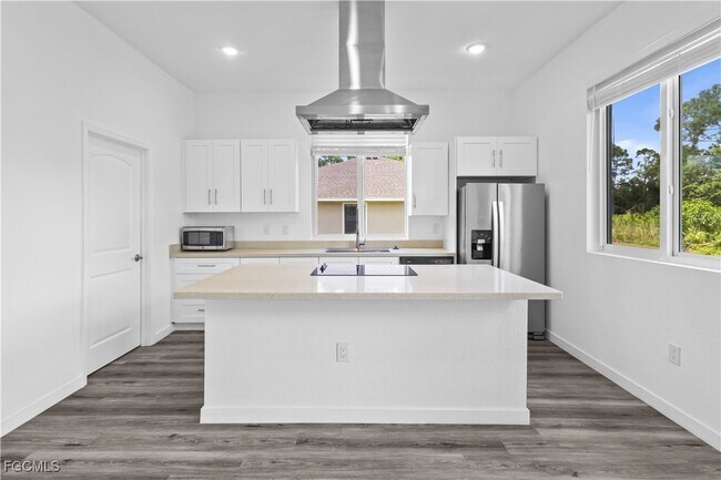 Photo - 719 Little Rock St E