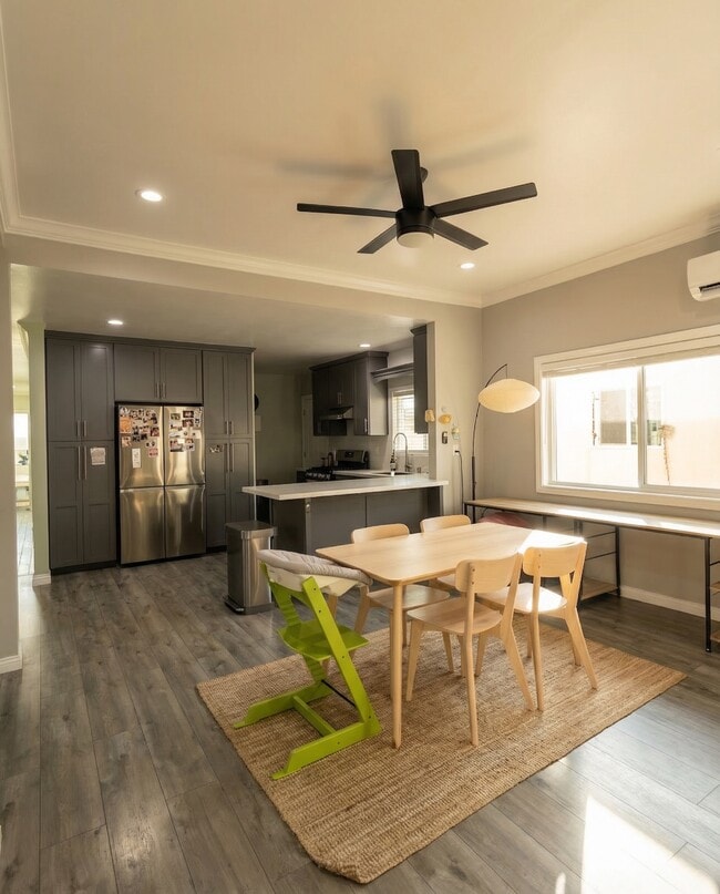 Comedor - 1114 W 57th St