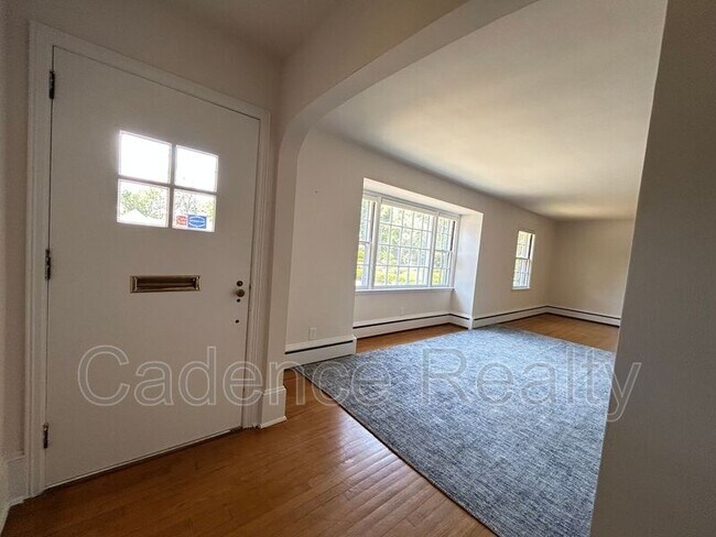 Photo - 1607 Azalea Dr