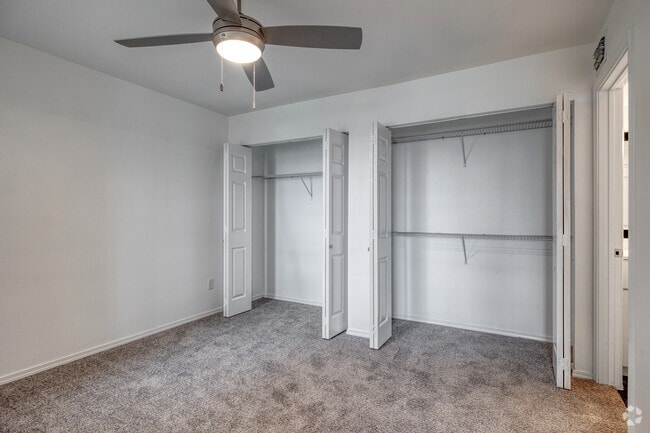 2BR, 2BA - 828SF A