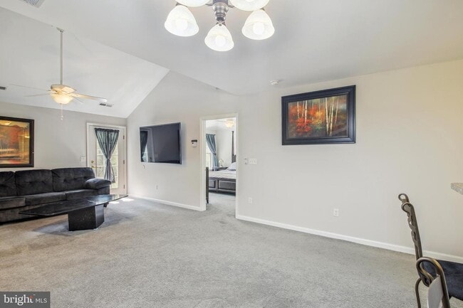 Photo - 102 Hunter's Way