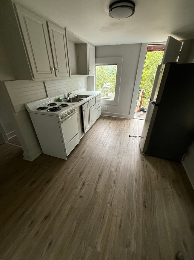 Photo - 109 S Maple St Unidad 4