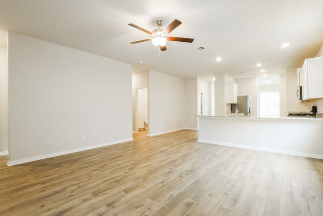 Photo - 16459 Hill Dr