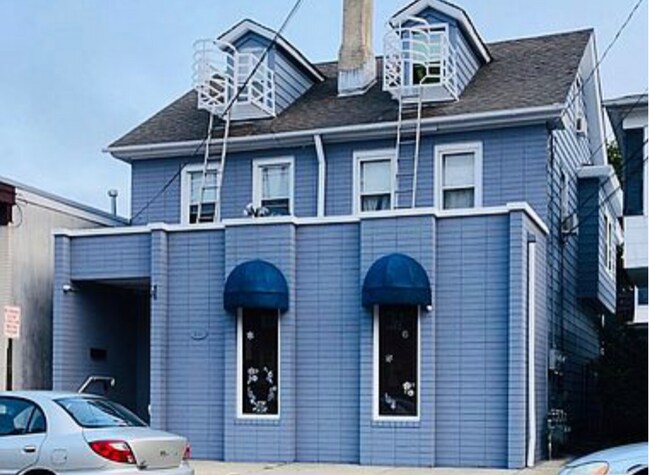 Photo - 104 E Pine St