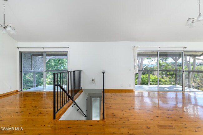 Photo - 2 Sparrowhawk Ln