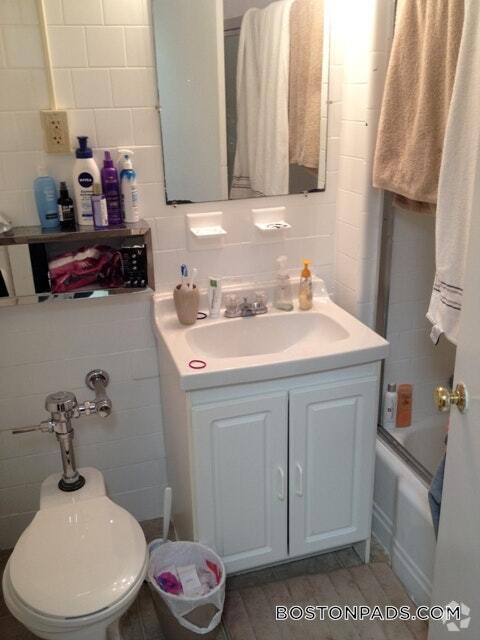 Building Photo - 62 Boylston St Rental