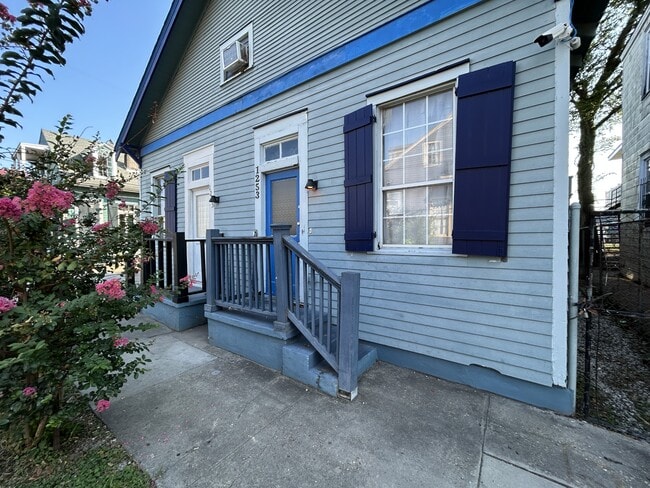 Building Photo - 1253 Columbus St Rental