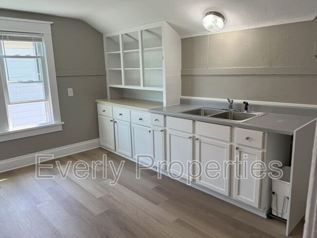 Photo - 6637 19th Ave Unit Upper