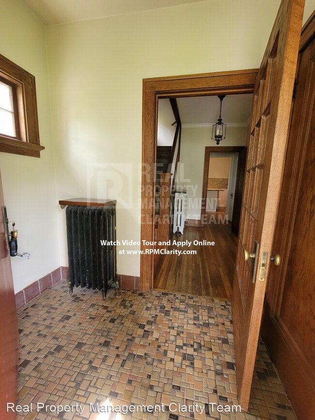 Photo - 5 br, 2.5 bath House - 3205 Kylemore Rd