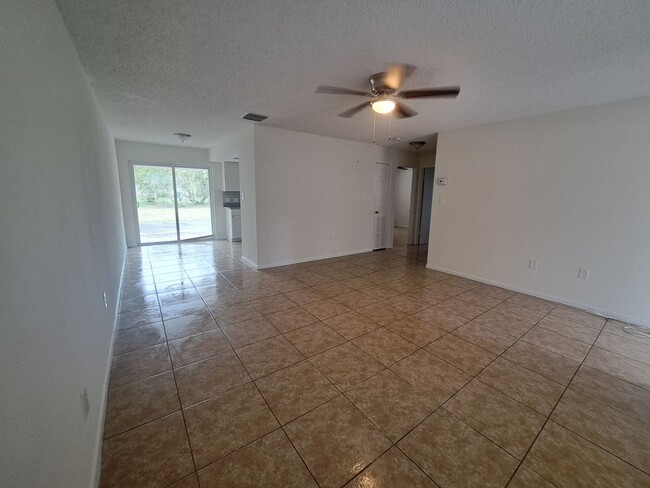 Bright and Spacious 2/1 Duplex - Bright and Spacious 2/1 Duplex Casa