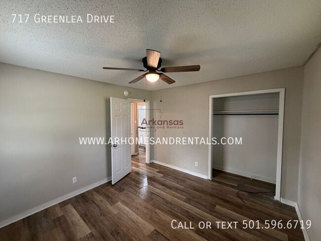 Photo - 717 Greenlea Dr