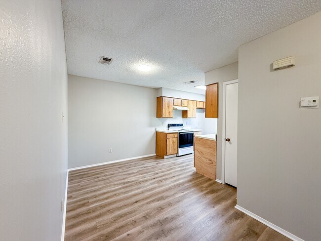 Photo - 607 Frostwood Dr