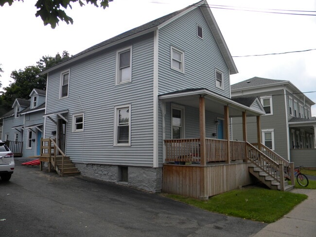 Building Photo - 139 Cornelia St Unit A