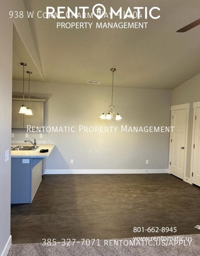 938 W Coral Charm Wy
