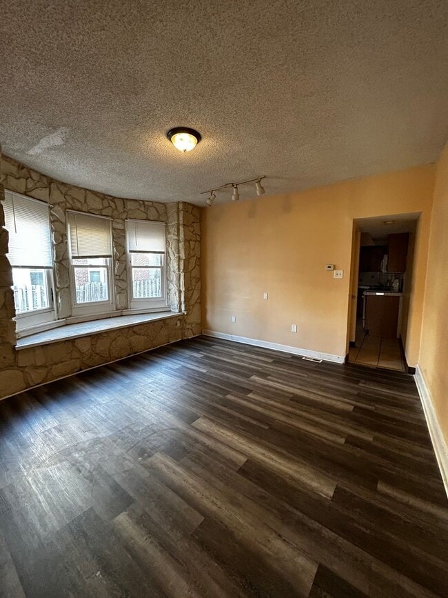 Building Photo - 133 Liberty St Unit Apt #1