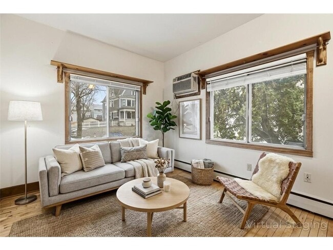 Building Photo - 1913 Emerson Ave S Unit 102