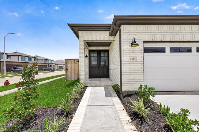 Photo - 4333 Avron Dr