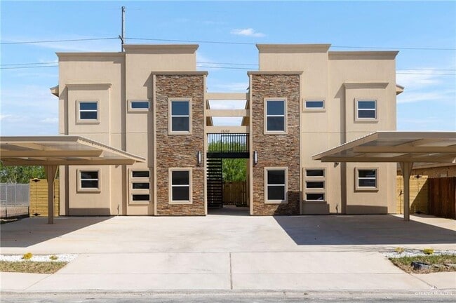 Building Photo - 11 Pamplona St Unit 4