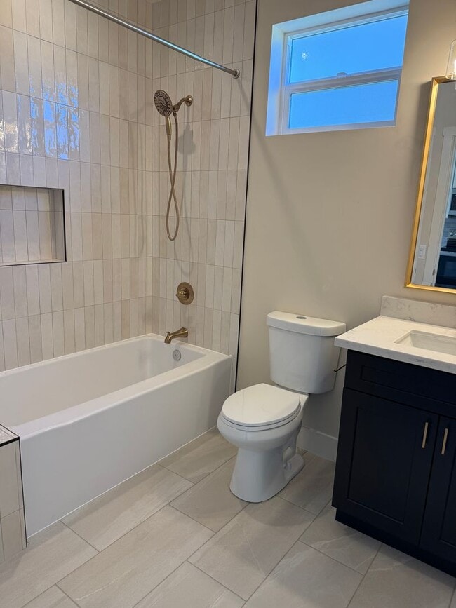 Photo - 28THST/37THAVEDUPLEX Unit 5895 28th Street