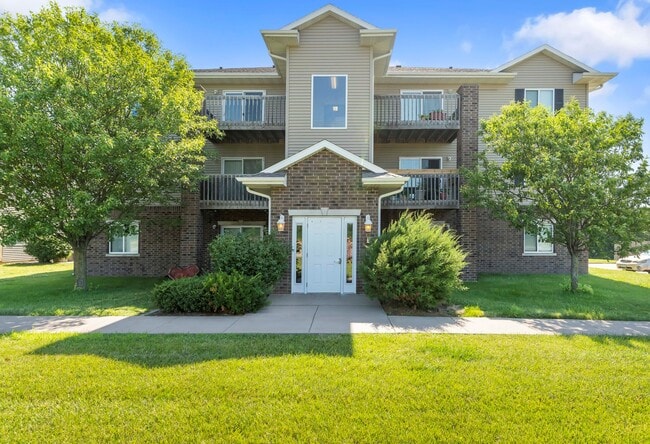 Building Photo - River Ridge 2301-2325 University Drive Rental