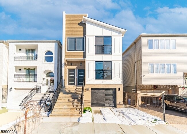 Building Photo - 68 Main St Unit 1