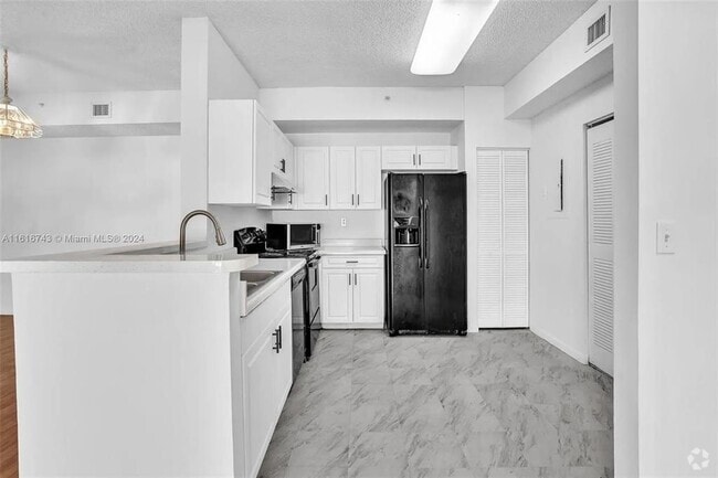 Building Photo - 6928 SW 39th St Unit A102 Rental