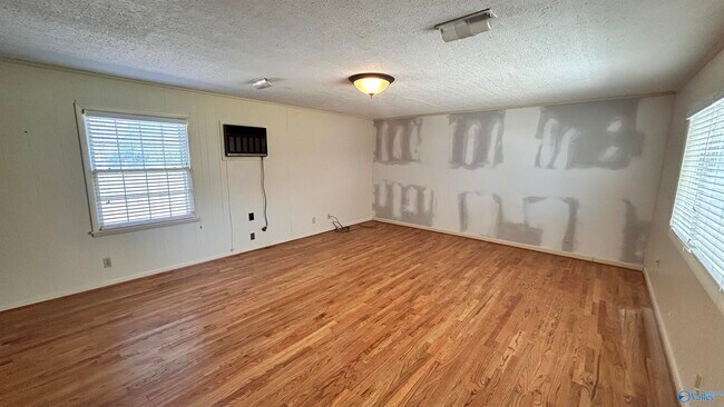 Photo - 2106 Giles Dr NE