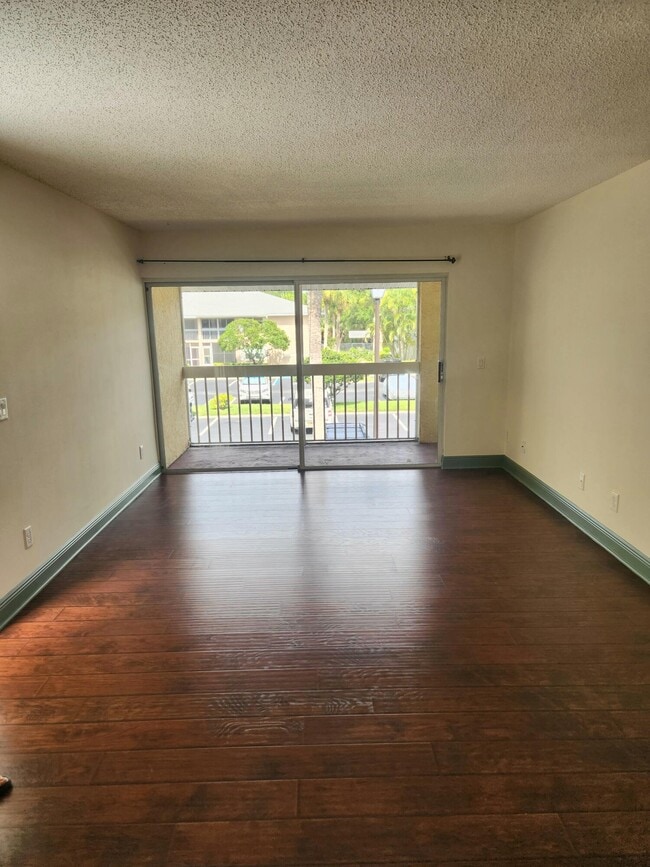 Photo - 963 Sonesta Ave NE Unit 206