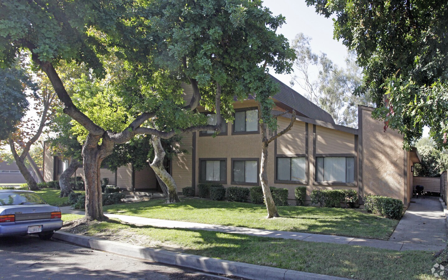 Primary Photo - 189 Linda Way Apartments