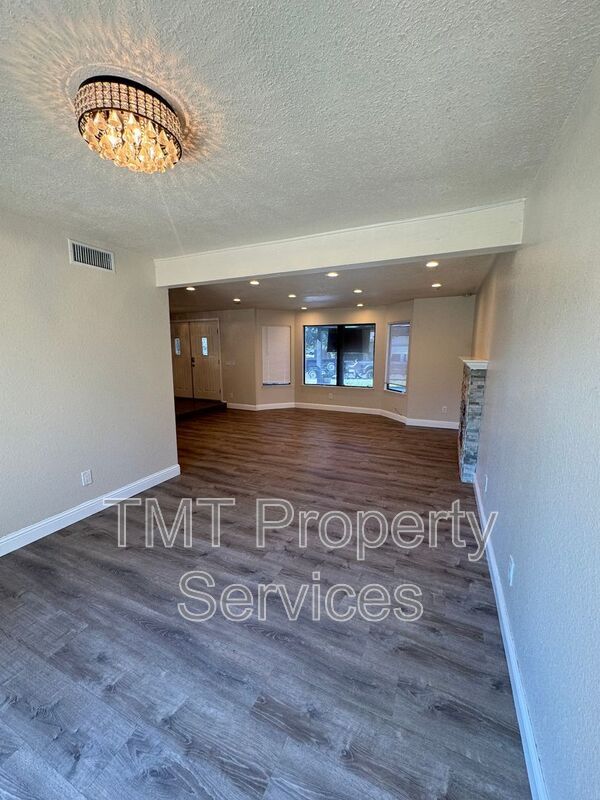 Photo - 6931 Cobblestone Way