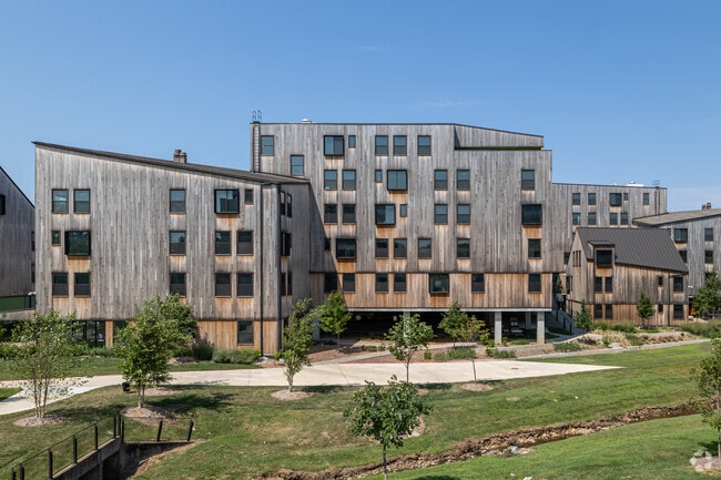 Building Photo - Town Branch